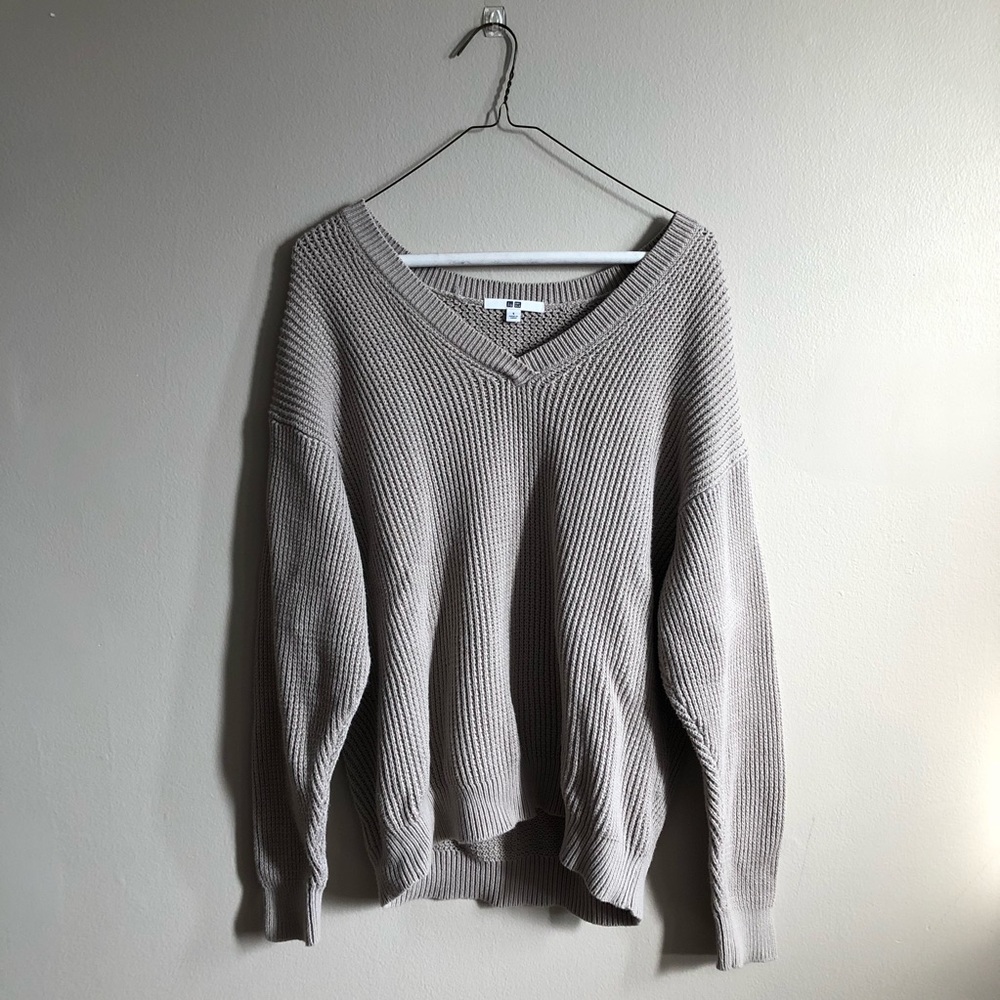 Uniqlo Slouchy Grey V-Neck Sweater